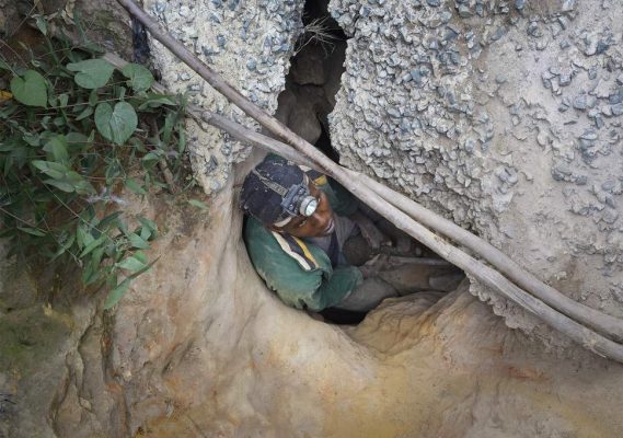 artisinal miners work under dangerous conditions 