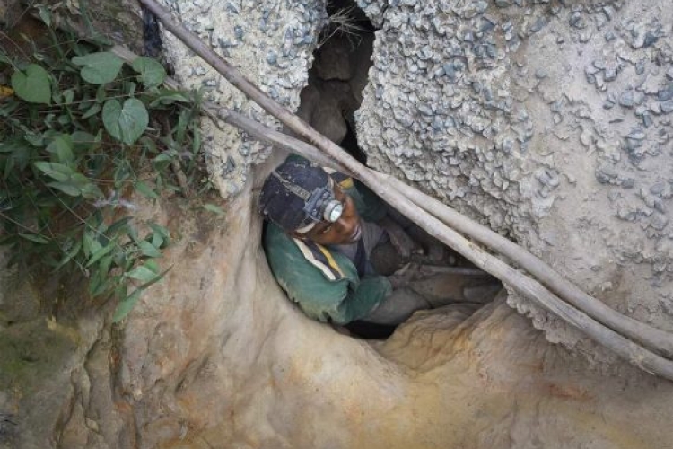 artisinal miners work under dangerous conditions